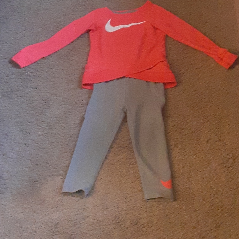 A Nike matching shirt and pants